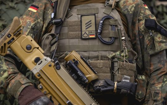 Revoluția Armamentului German: O Nouă Epocă în Producția de Arme și Implicațiile Acesteia