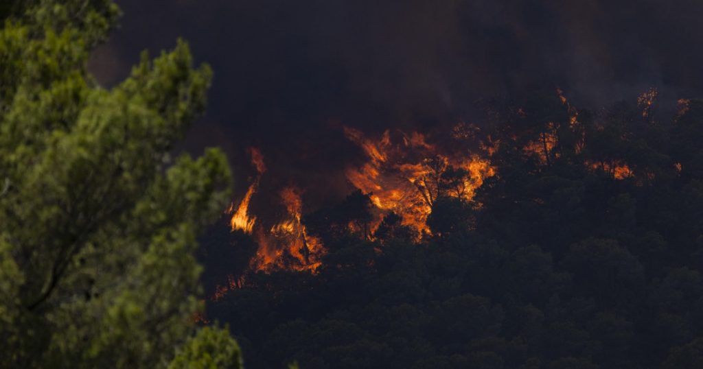 Incendiile de Vegetație din Spania: Avertizări și Implicații pentru Călătoriile Românilor