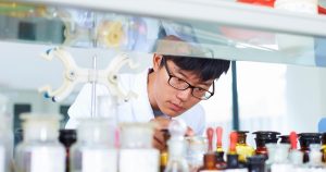 Controversa Terapiei Genice în China: Moartea Ascunsă a unei Fetițe de 6 Ani și Implicațiile Etice Ale Cercetării Biomedicale