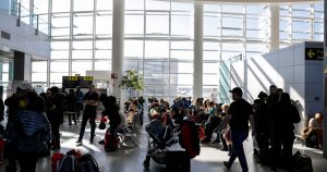 Frauda de identitate pe Aeroportul Otopeni: O analiză detaliată a descoperirii documentelor false