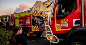 Franța în Flăcări: Implicarea Pompierilor Români în Lupta Împotriva Incendiilor de Vegetație din Departamentul Var