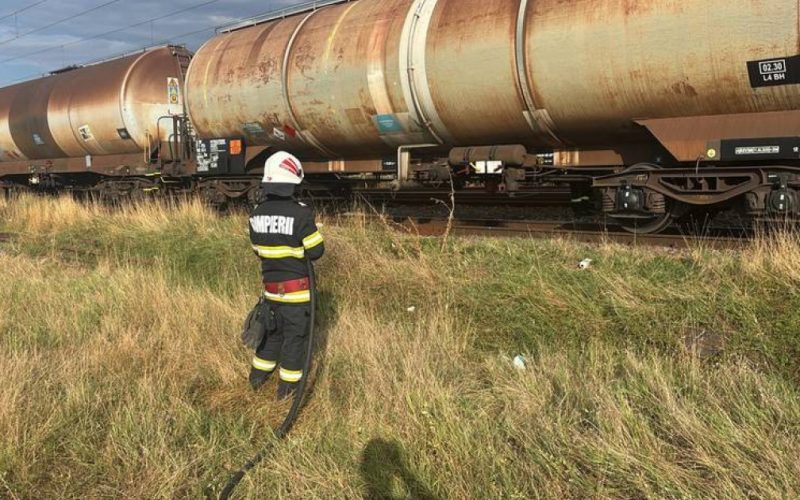 Evacuarea de Urgență la Rădoiești: Scurgeri de Motorină dintr-un Tren de Marfă