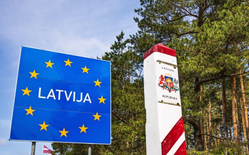 Decizia Letoniei de a Înlătura Indicatoarele Rutiere Spre Rusia și Belarus: O Analiză Detaliată
