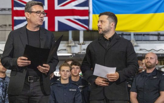 Zelenski și Burnham la Baza Navală din Portsmouth: Un Pas Spre Integrarea Ucrainei în NATO