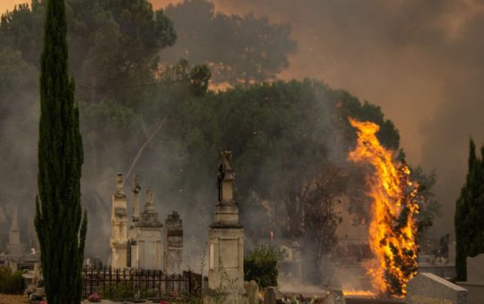 Solidaritate Europeană: Pompierii Români Continuă Misiunea de Stingere a Incendiilor în Franța