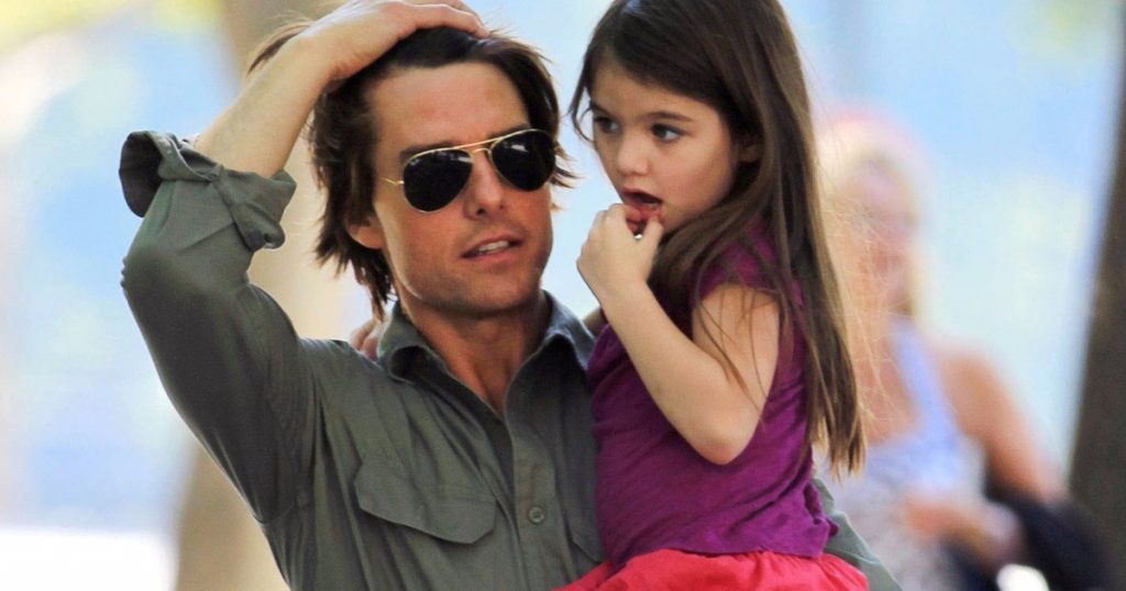 Decizia simbolică a lui Suri Cruise: Schimbarea numelui de familie și semnificația sa în contextul relațiilor familiale