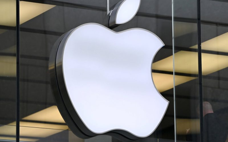 Apple depășește pragul de 5.000 miliarde de dolari: O analiză a performanței financiare și a provocărilor viitoare