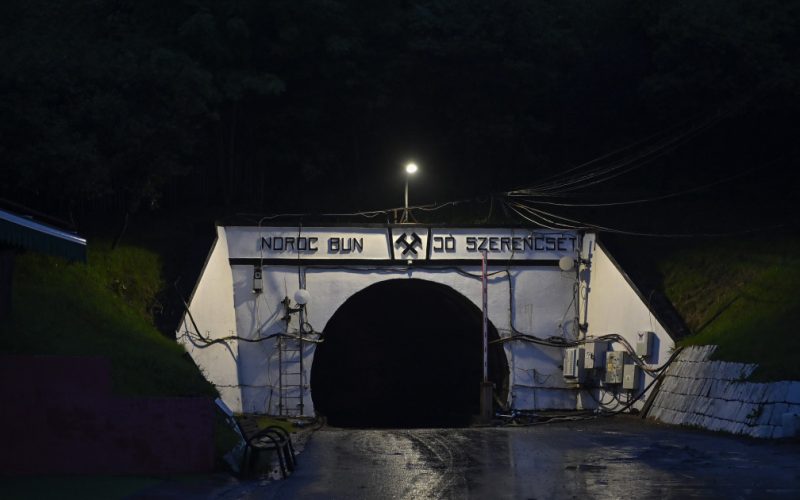 Monitorizarea Microvibrațiilor la Salina Praid: Implicații și Măsuri Preventive