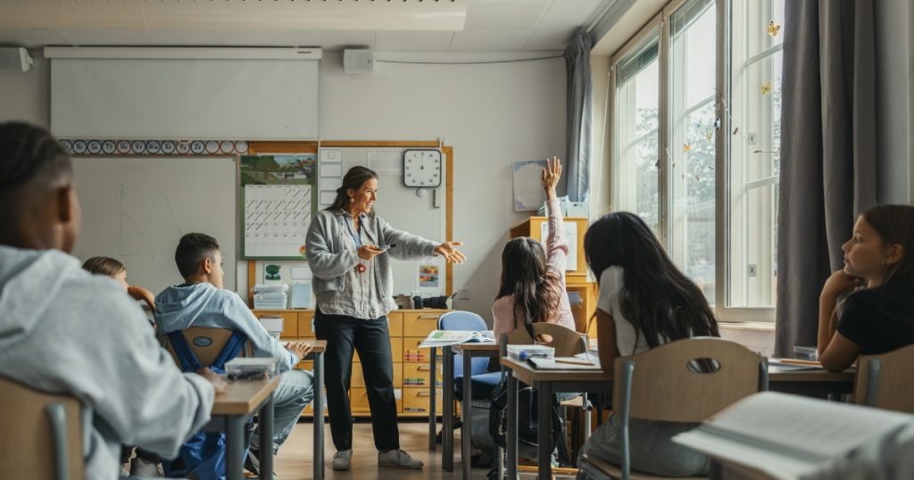 Legea primei de carieră didactică: O oportunitate pentru profesorii din România până în 2027