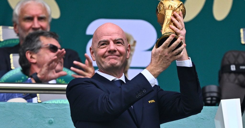 Controversatul Plan al FIFA de Vânzare a Cupei Mondiale: O Analiză Detaliată a Implicațiilor și Rolului Familiei Trump
