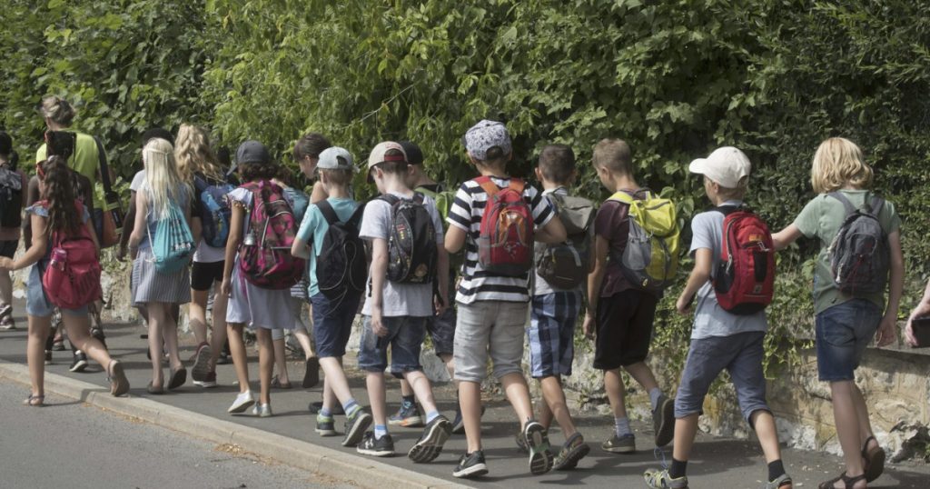 Decretul Controversat din Franța: Impactul Comportamentului Părinților asupra Educației Copiilor
