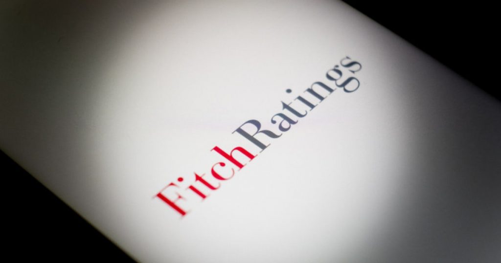 România Salvată de Ratingul Fitch: O Analiză Detaliată a Implicațiilor Economice și Politice