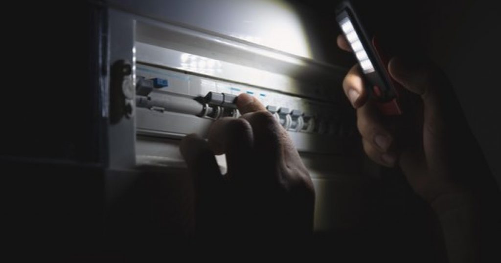 România în Fața Crizei Energetice: Riscuri de Raționalizare și Blackout din cauza Lipsei Investițiilor