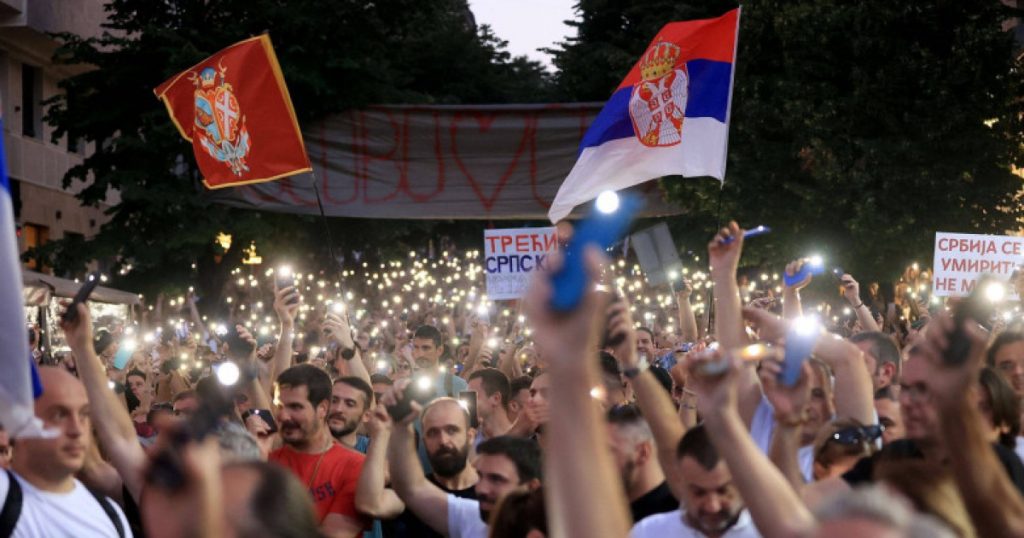 Toamna politică tensionată în Serbia: Vucic, demisia și provocările alegerilor anticipate