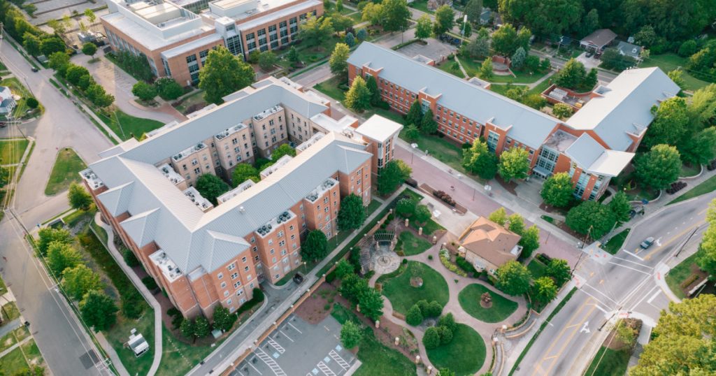 Administrația Trump și Impactul Măsurilor Sale Asupra Universităților Americane: O Analiză Detaliată