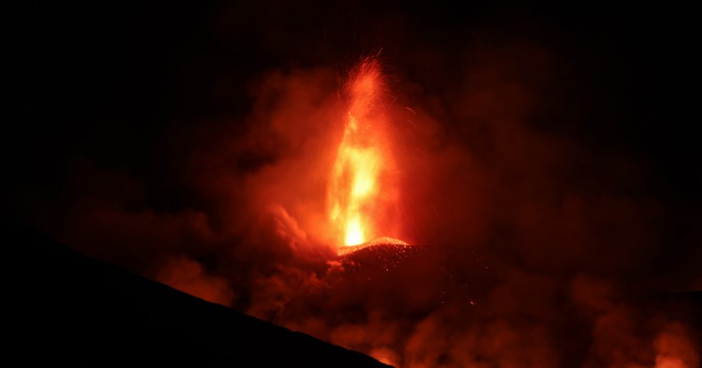 Activitatea Vulcanică a Muntelui Etna: Impactul Asupra Aviației și Comunității Locale