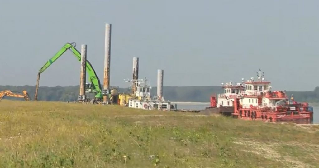 Amânarea Operațiunilor de Scufundare a Barjelor: O Cursă Contra Cronometru pentru Centrala de la Cernavodă
