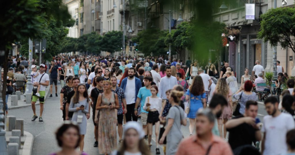 Nemulțumirile Românilor: O Analiză Detaliată a Sondajului Euro-barometru