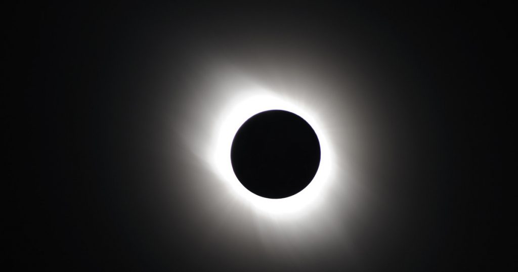 Eclipsa solară din 12 august 2026: Pregătiri și implicații pentru rețeaua energetică europeană