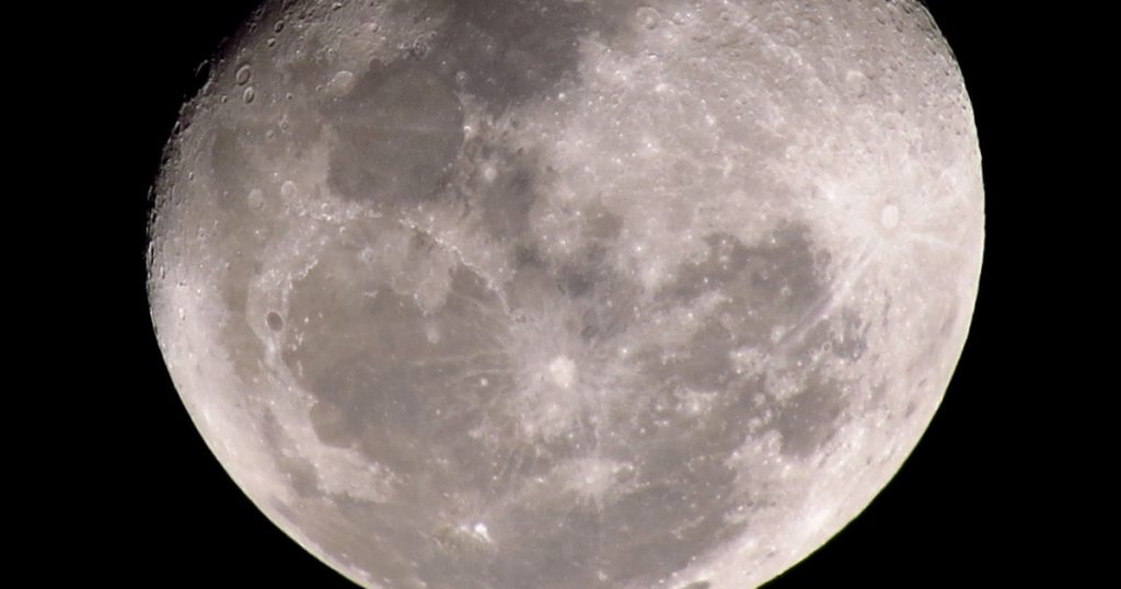 Impactul unei Rachete SpaceX pe Lună: Oportunități Științifice și Provocări ale Deșeurilor Spațiale
