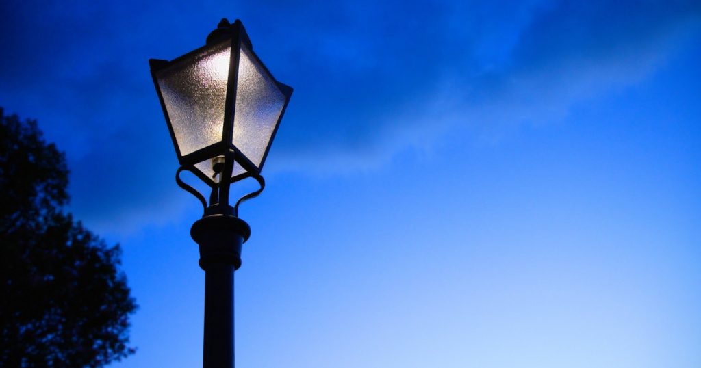 Impactul deciziei Primăriei Vintilă Vodă de a suspenda iluminatul public: o analiză a crizei financiare locale