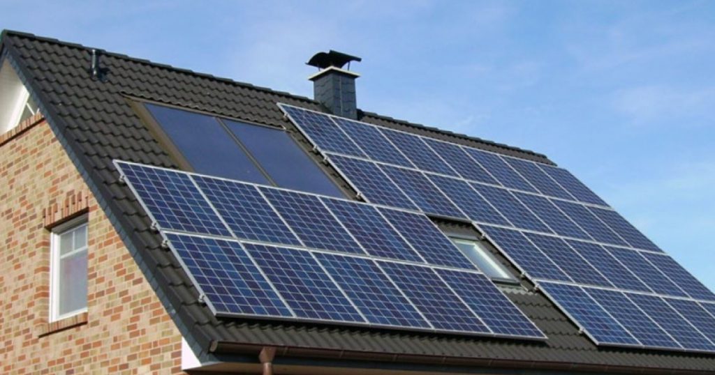 Revoluția Energetică în România: Prosumatorii Cer TVA 0% pentru Panouri Fotovoltaice și Baterii de Stocare