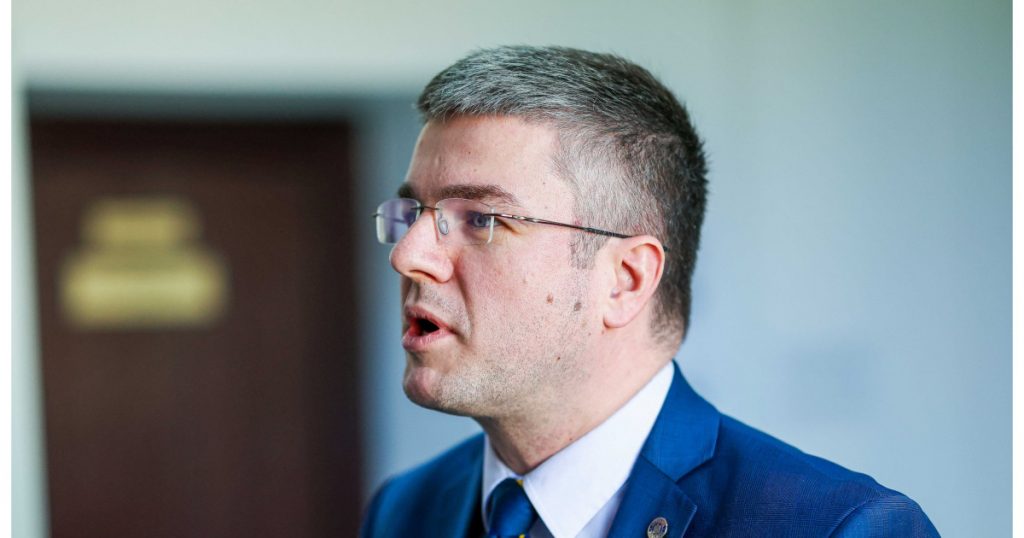 Controversa dintre Irineu Darău și Sorin Grindeanu: O analiză a conflictului politic din România