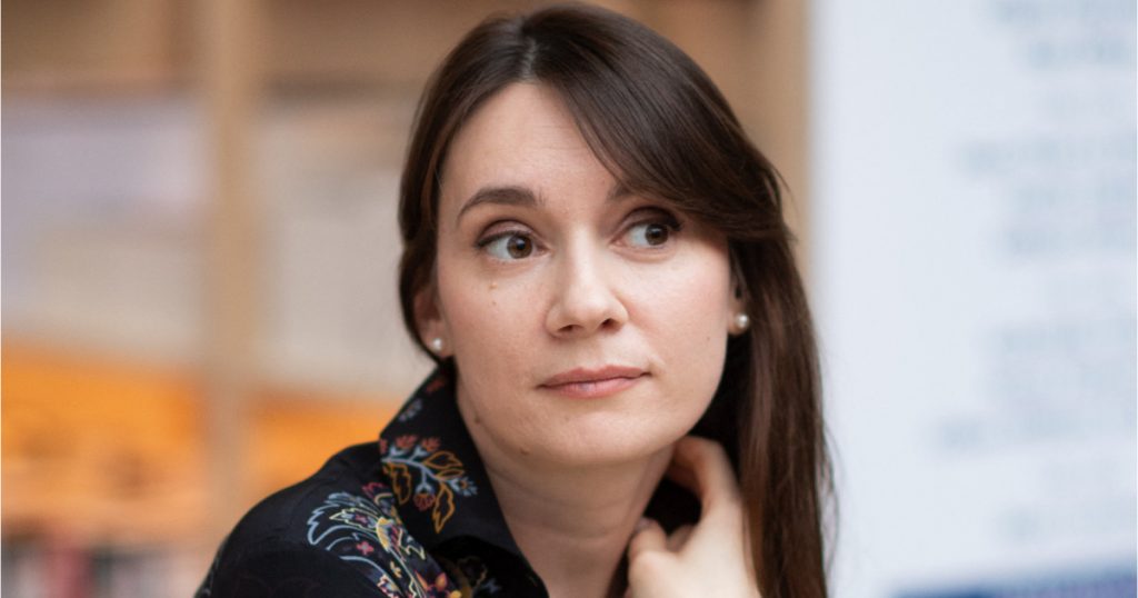 Expulzarea Xeniei Fedorova: Impactul unei voci pro-Putin asupra scenei politice și mediatice din Franța