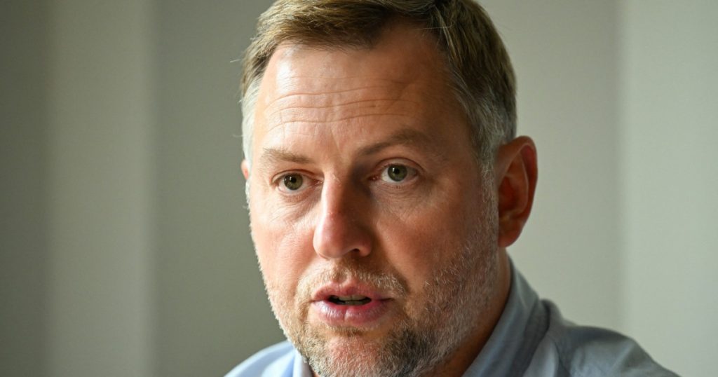 Decizia lui Vladimir Osecikin: O Suspendare Simbolică în Fața Reprimirii Kremlinului