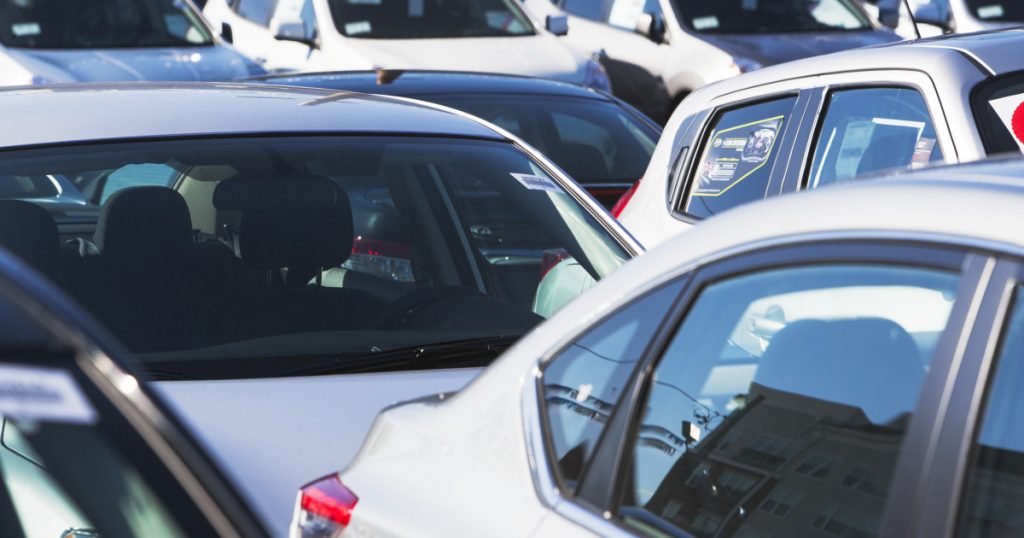 Declinul Înmatriculărilor de Mașini Noi în România: O Privire Detaliată asupra Pieței Auto și a Impactului Dacia