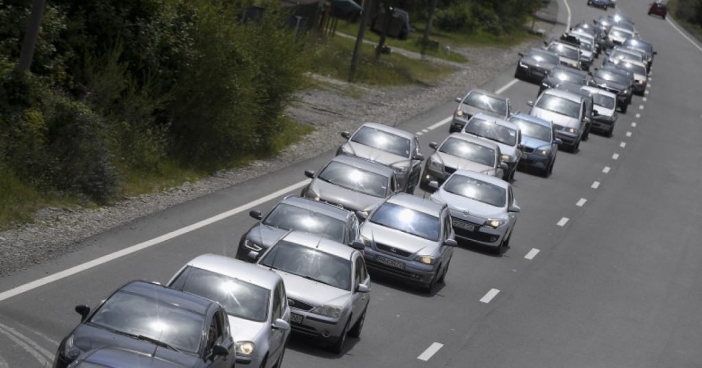 Restricții de circulație în județele afectate de caniculă: Analiză detaliată a măsurilor și impactului asupra transportului