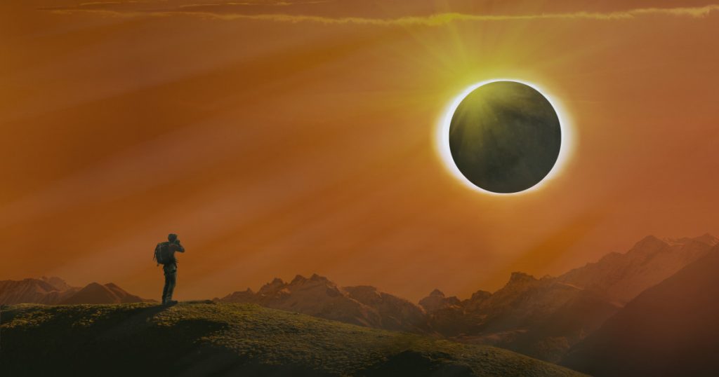 Spectacol Astronomic de Excepție: Eclipsa de Soare și Perseidele din August 2026