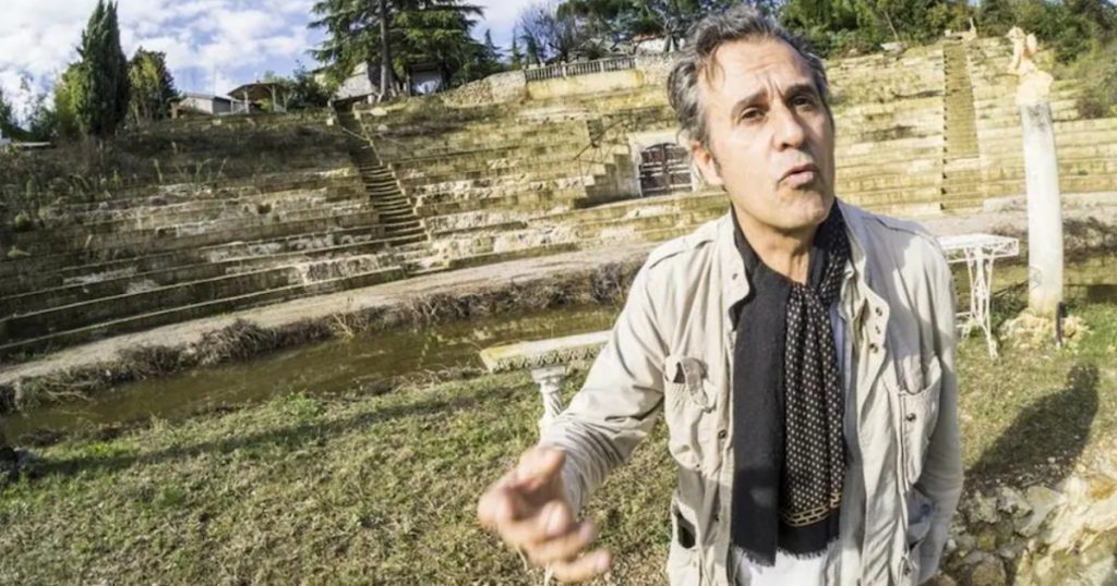 Escrocheria Amfiteatrului Roman: Cum un Fals a Întrecut Realitatea în Turismul Italian