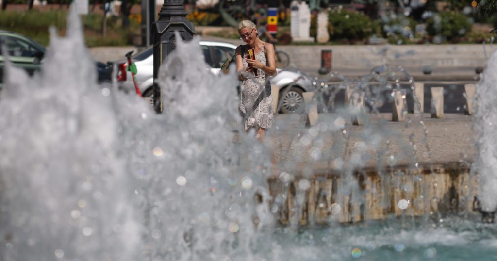 Canicula din București: O privire detaliată asupra vremii extreme și impactul acesteia asupra vieții urbane