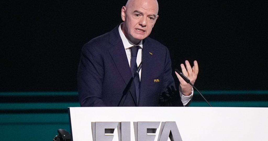 FIFA Renunță la Vânzarea Cupei Mondiale: O Decizie Influensată de Controverse și Reacții Global