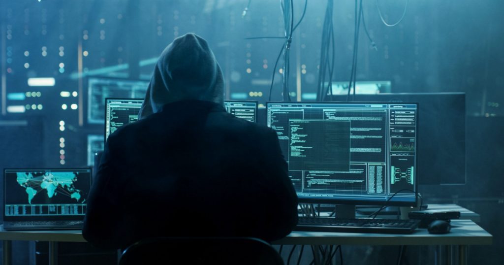 Transformarea tinerilor hackeri: De la infracțiuni informatice la cariere în securitate cibernetică cu ajutorul poliției britanice