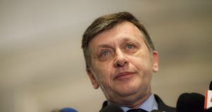 Crin Antonescu și Viitorul Politic: Analiza Declarațiilor Despre Ilie Bolojan și Perspectivele Premierului