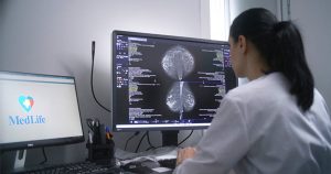 Declinul Inteligenței Umană? Analiza „Efectului Flynn Invers” și Implicațiile Sale