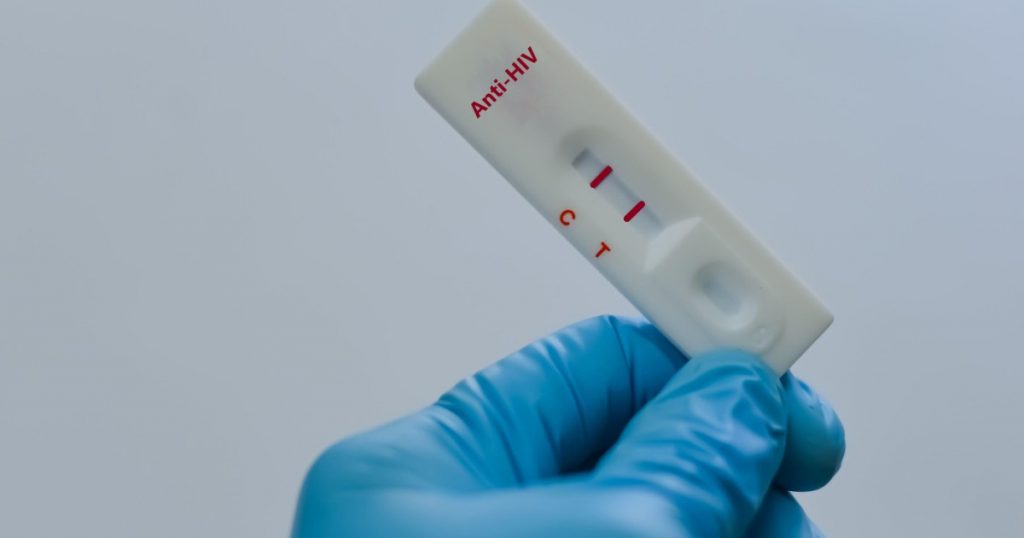 Rusia și HIV: O criză de sănătate publică subestimată în umbra războiului și a represiunei sociale