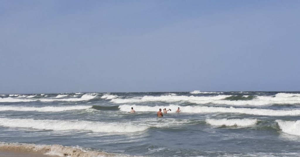 Intervenția Jandarmilor pe Plajele din Eforie: Ignorarea Avertismentelor și Implicațiile pentru Securitatea Turiștilor