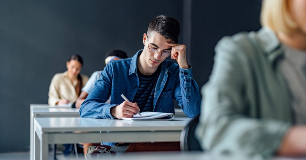 Publicarea Baremului de Evaluare la Limba Română pentru Bacalaureatul 2026: Implicații și Context