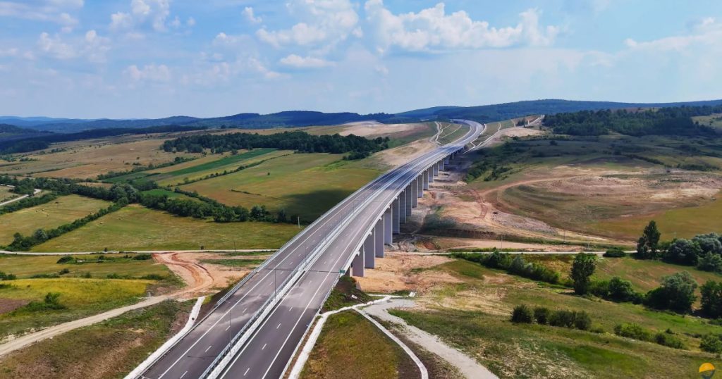 Proiecte Majore în Infrastructura Rutieră a României: Autostrada Transilvaniei și Impactul său Economic