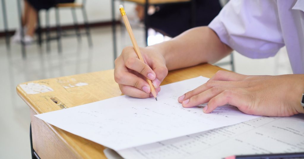 Baremul de Corectare la Limba Maternă pentru Bacalaureatul 2026: O Analiză Detaliată a Implicațiilor și Contextului Educațional