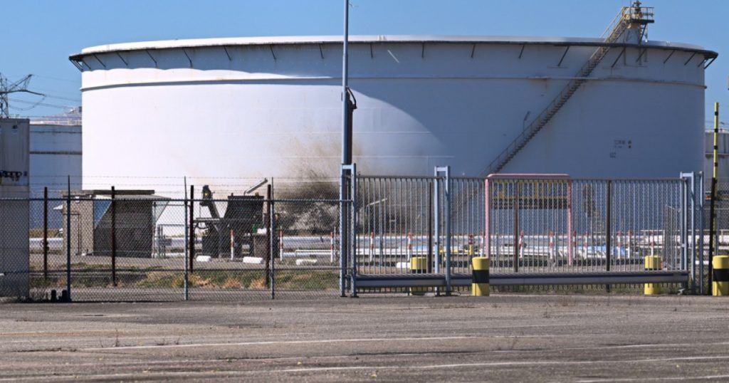 Explozia din Portul Rotterdam: O Analiză Detaliată a Incidentei și Impactului Asupra Industriei Petroliere