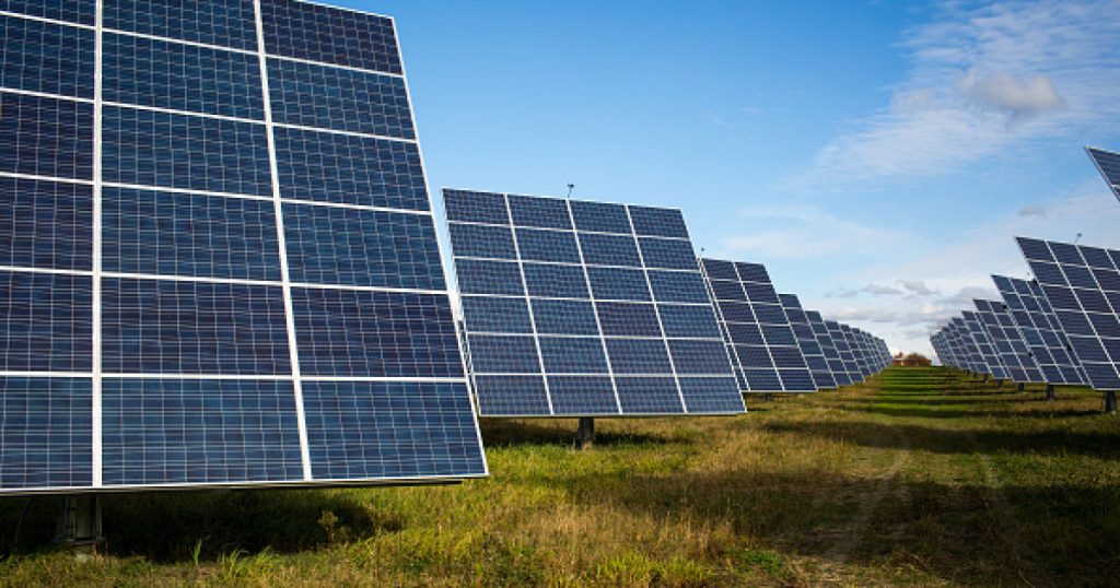 Investiții Majore în Stocarea Energiilor Regenerabile: Programul de 400 de Milioane de Lei pentru Baterii Anunțat de Diana Buzoianu