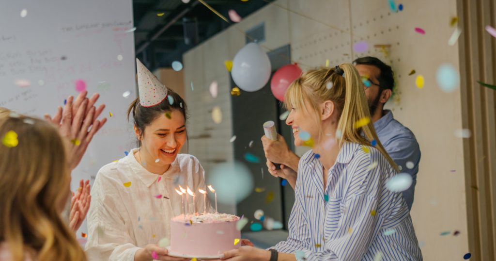 Celebrând Sfânta Maria: Mesaje, Tradiții și Semnificații în Cultura Românească