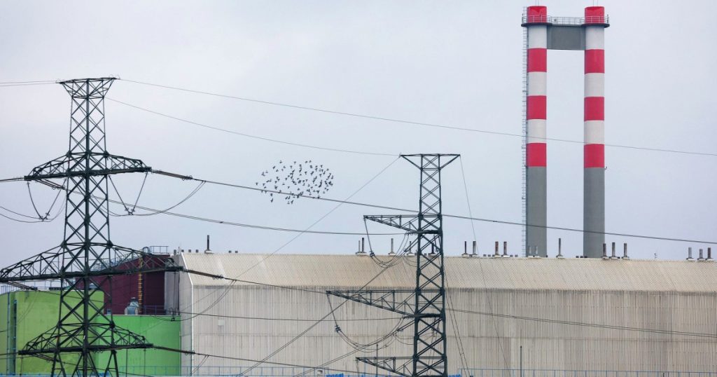 Măsuri de urgență în Ungaria: Scufundarea barjelor în Dunăre pentru a menține centrala nucleară Paks în funcțiune
