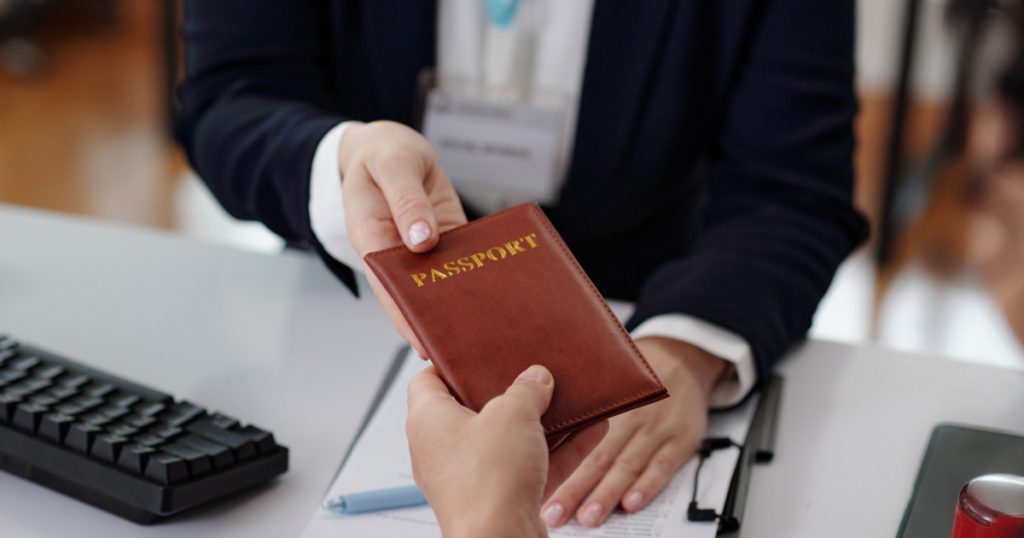 Excepții Regale: Călătoriile Fără Pașaport ale Trei Personalități Mondiale