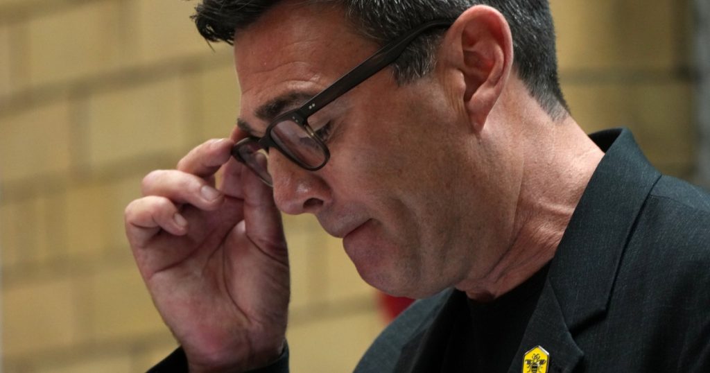Schimbul de mesaje dintre premierul britanic Andy Burnham și o impostoră: implicații și analize