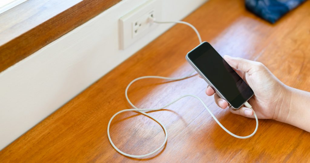 De ce se descarcă bateria telefonului chiar și atunci când nu îl folosești: O analiză detaliată a consumului de energie
